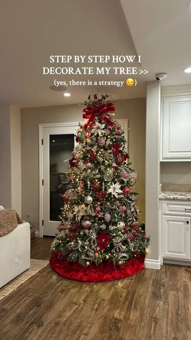 tree is @Lowe’s 7.5ft pre-lit Hayden Pine